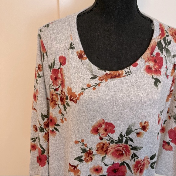 Green Envelope Scoop Neckline 3/4 Sleeve Floral Print Sharkbite  Hem Tunic Sz 1X - Picture 2 of 7